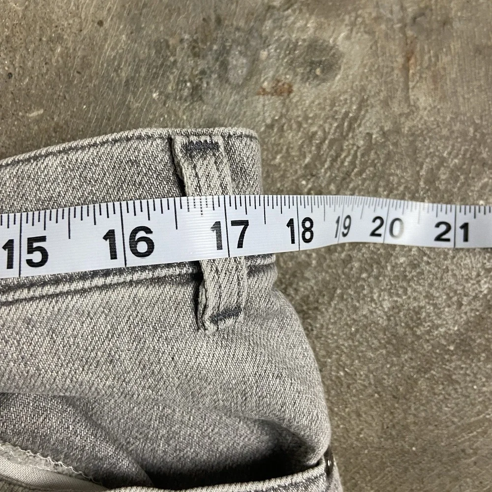 Vintage 90s Levi's 548 Jeans Size 36x32 Gray Denim Light Wash Relaxed Silver Tab